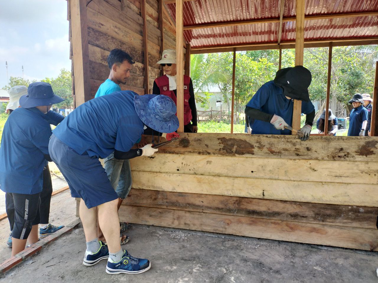 សប្បុរសជនប្រទេសកូរ៉េ ផ្ដល់ផ្ទះជាង២៦០ខ្នងជូនពលរដ្ឋក្នុងស្រុកបន្ទាយស្រី