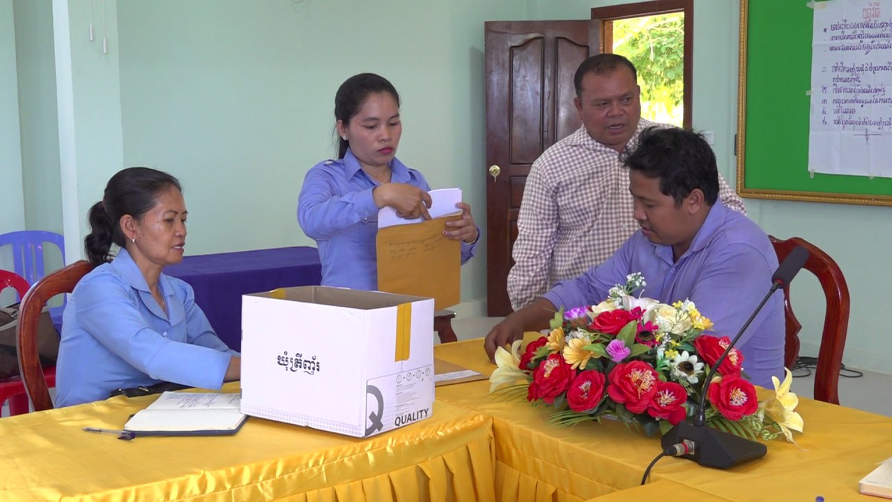 គម្រោងសាងសង់ផ្លូវបេតុង និងជួសជុលផ្លូវដីសក្រាលគ្រួស ចំនួន២ខ្សែ ក្នុងស្រុកពួក ត្រូវបានប្រកាសបញ្ចប់ការដេញថ្លៃជាស្ថាពរ