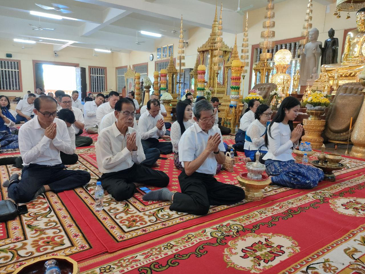 ក្រុមប្រឹក្សា និងគណៈអភិបាលខេត្តសៀមរាប បន្តនាំយកទេយ្យវត្ថុ និងបច្ច័យមួយចំនួន ចូលរួមកាន់បិណ្ឌវេនទី៧ នៅវត្ដព្រះរាជបូណ៌ ក្រុងសៀមរាប