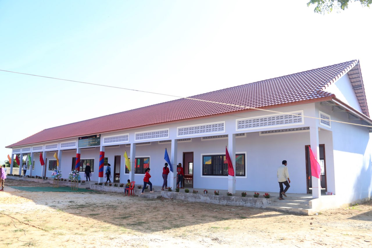 អគារសិក្សាថ្មីមួយខ្នង នៅសាលាបឋមសិក្សា សៀង ណាំ ស្រុកក្រឡាញ់ ខេត្តសៀមរាប ត្រូវបានសម្ពោធដាក់ឱ្យប្រើប្រាស់ជាផ្លូវការ