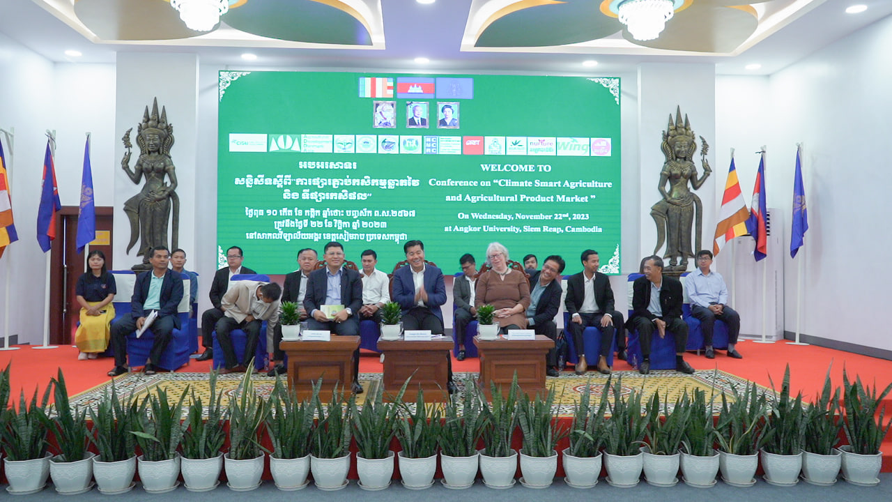 កសិករក្នុងខេត្តខេត្តសៀមរាប និងឧត្តរមានជ័យជាង ១១ ០០០គ្រួសារ ទទួលបានបច្ចេកទេសកសិកម្មឆ្លាតវៃ ដើម្បីលើកកម្ពស់ជីវភាព និងរួមចំណែកកាត់បន្ថយការប្រែប្រួលអាកាសធាតុ