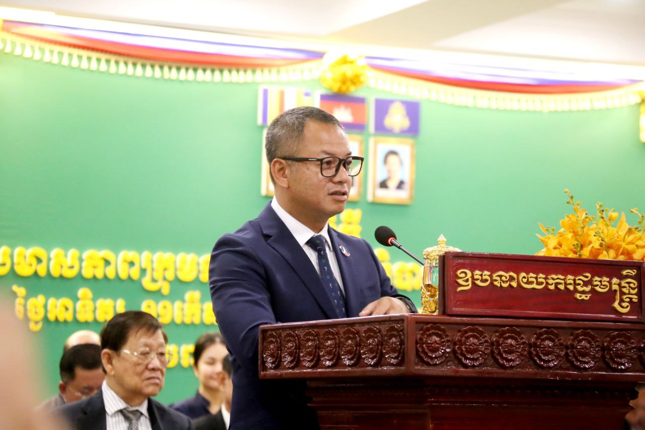 ឯកឧត្តមឧបនាយករដ្ឋមន្ត្រី ទៀ សីហា ក្រើនរំលឹកដល់ក្រុមការងាររាជរដ្ឋាភិបាលចុះមូលដ្ឋានខេត្តសៀមរាប ត្រូវរួមគ្នាគិត រួមគ្នាដោះស្រាយចំពោះបញ្ហាប្រឈមនានាជូនប្រជាពលរដ្ឋ ឲ្យមានប្រសិទ្ធភាពបំផុត