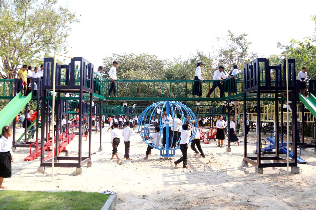 សប្បុរសជនប្រទេសកូរ៉េខាងត្បូង ផ្ដល់ជូនសួនកុមារមួយកន្លែងជូនដល់សាលាបឋមសិក្សា អធិបតី ស្រុកពួក ខេត្តសៀមរាប