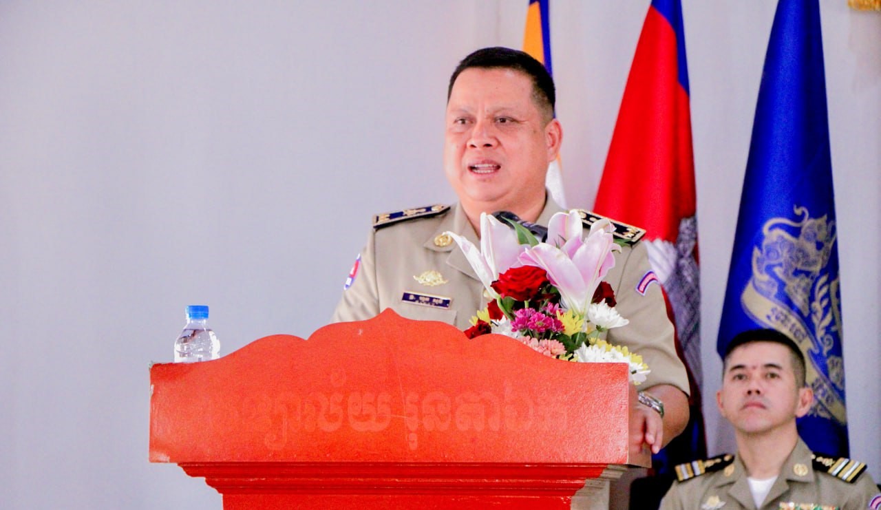 ស្នងការនគរបាលខេត្តសៀមរាប ជំរុញឲ្យកម្លាំងនគរបាលទាំងអស់ត្រូវប្រកាន់ភា្ជប់នូវឥរិយាបថល្អ យកបេះដូងមកធ្វើការងារបម្រើដល់ប្រជាពលរដ្ឋ