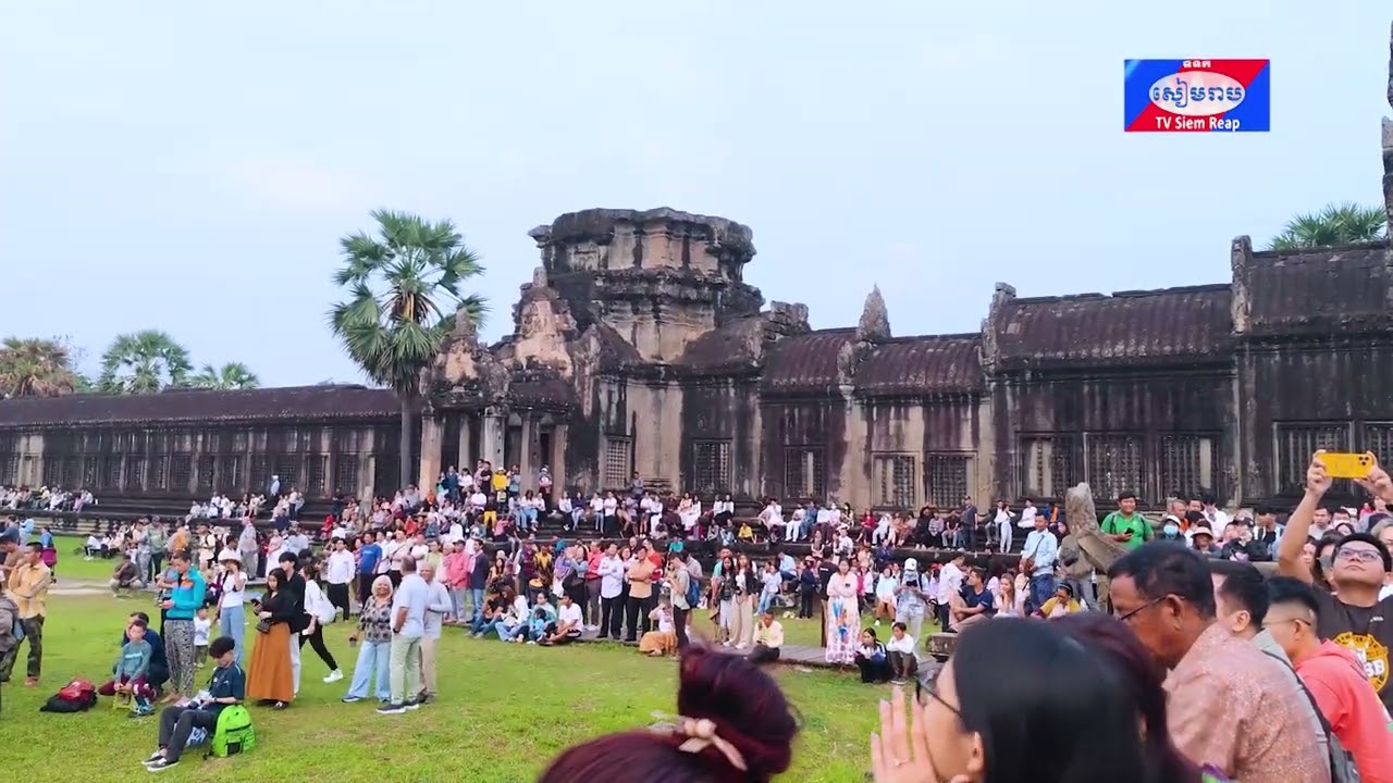 សមរាត្រី ឬព្រះអាទិត្យរះចំកំពូលកណ្តាលប្រាសាទអង្គរវត្ត រយៈពេល៣ថ្ងៃ ទាក់ទាញអ្នកទេសចរបានជាង ៨មុឺននាក់