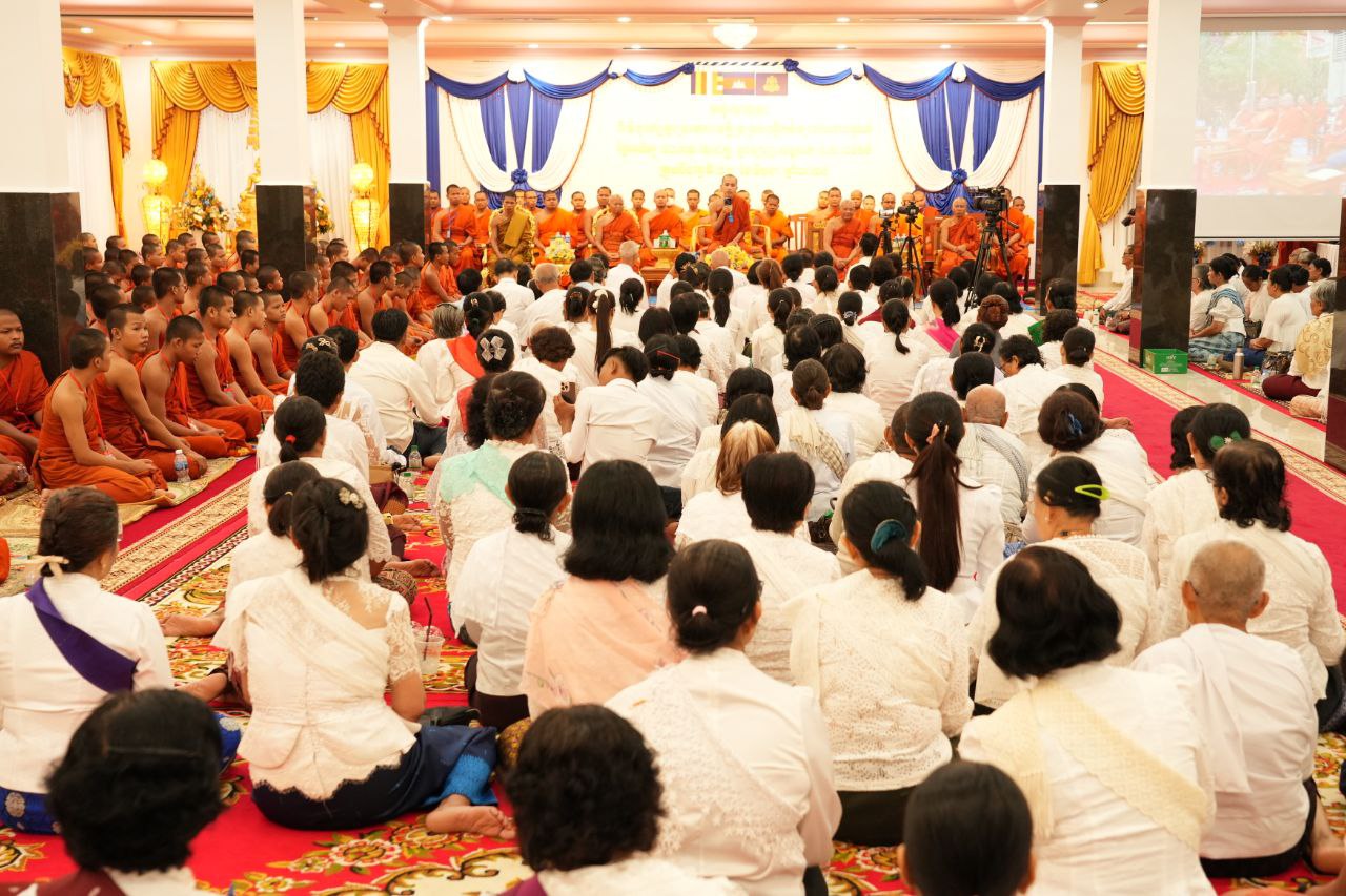 ព្រះមន្ត្រីសង្ឃក្នុងខេត្តសៀមរាប ប្រារព្ធពិធីបុណ្យផ្កាប្រាក់សាមគ្គី ដើម្បីជួយទ្រទ្រង់ដល់ពុទ្ធិកវិទ្យាល័យរាជបូណ៌