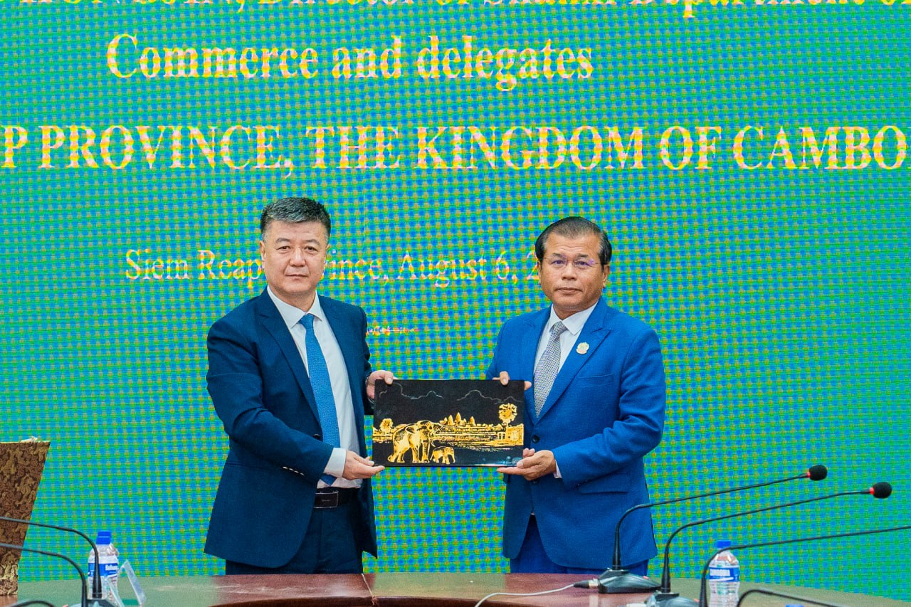 ថ្នាក់ដឹកនាំខេត្តសៀមរាប ទទួលជួបពិភាក្សាការងារជាមួយប្រតិភូមន្ទីរពាណិជ្ជកម្មខេត្តសានស៉ី នៃសាធារណរដ្ឋប្រជាមានិតចិន
