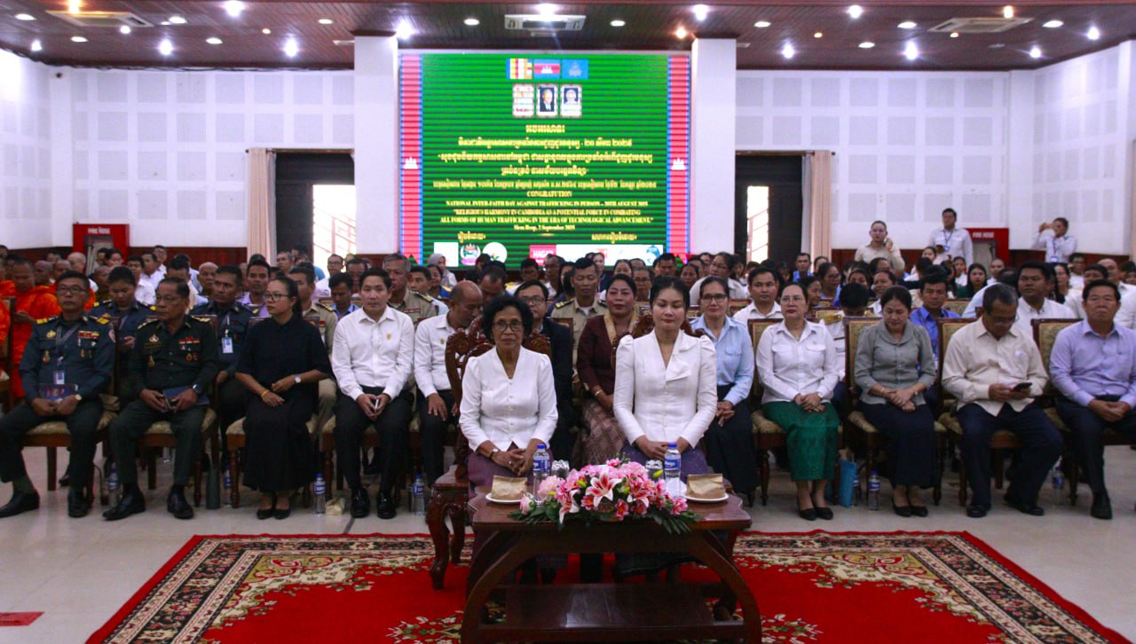 អាជ្ញាធរខេត្តសៀមរាប អំពាវនាវដល់ប្រជាពលរដ្ឋគ្រប់រូប រួមគ្នាជាធ្លុងមួយ បន្តគាំទ្រ និងលើកទឹកចិត្តដល់វីរភាពកងទ័ពយើងដែលកំពុងឈរជើងការពារទឹកដី