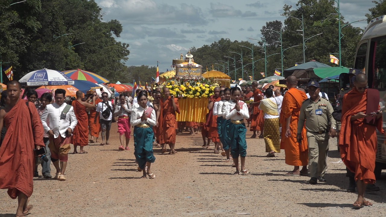 ពុទ្ធសាសនិកជនរួមគ្នាធ្វើបុណ្យកឋិនទានសាមគ្គីដង្ហែចូលវត្ដវិសុទ្ធិមគ្គ បង្ហាញការរួបរួមគាំទ្រជាតិ សាសនា និងកងទ័ពការពារព្រំដែន