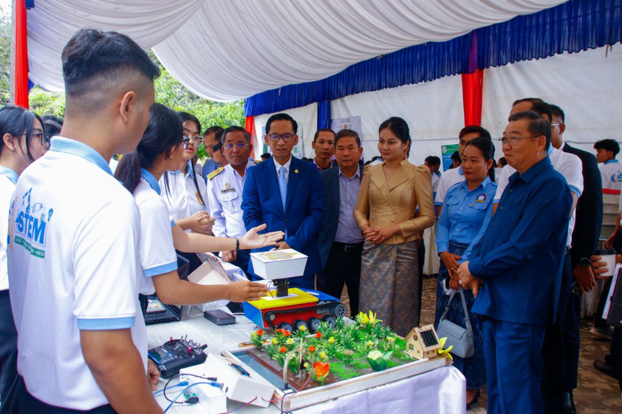 មន្ត្រីជាន់ខ្ពស់ក្រសួងអប់រំ៖ ការផលិត និងប្រើប្រាស់រ៉ូបូត ជាគន្លឹះសំខាន់ក្នុងការធ្វើទំនើបកម្មប្រព័ន្ធអប់រំ និងបណ្ដុះបណ្ដាលសិស្សសម្រាប់យុគសម័យបច្ចេកវិទ្យា