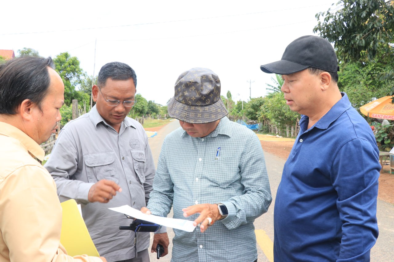 ក្រុមការងារអន្តរក្រសួងចុះត្រួតពិនិត្យ និងវាយតម្លៃការងារថែទាំផ្លូវក្រាលកៅស៊ូ ១៥ខ្សែ ក្នុងខេត្តសៀមរាប ដំណាក់កាលទី២