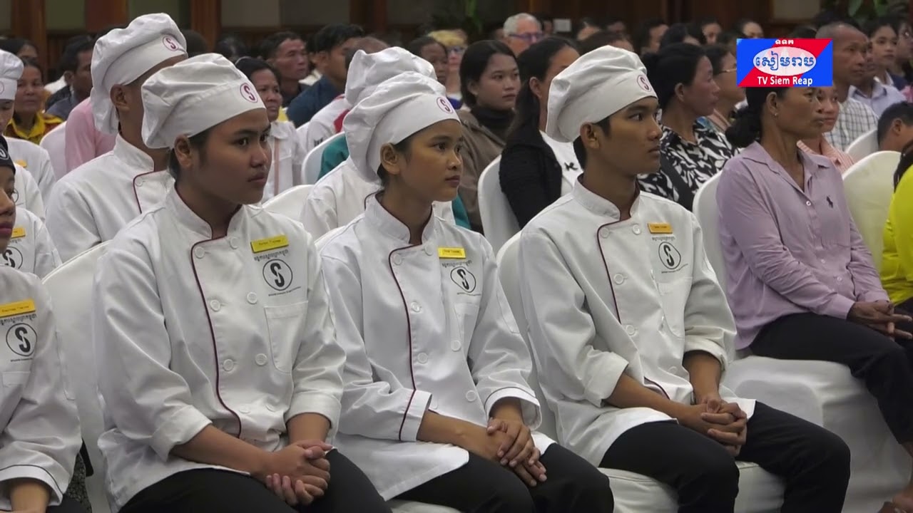 យុវជន ៨០នាក់ មកពីខេត្តចំនួន៨ បានបញ្ចប់វគ្គបណ្ដុះបណ្ដាលជំនាញទេសចរណ៍ពីអង្គការស្លាបព្រាកម្ពុជា