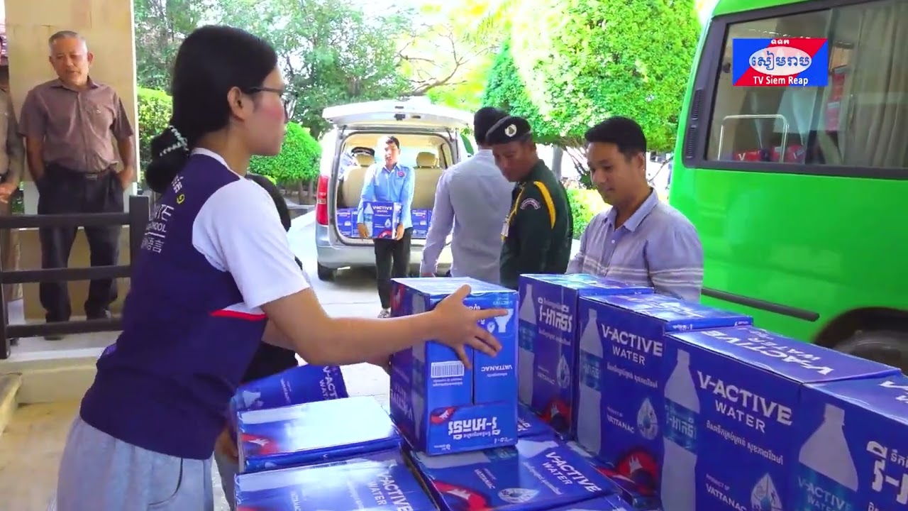 មន្ទីរព័ត៌មានខេត្តសៀមរាប នាំយកអំណោយ ឯកឧត្តមរដ្ឋមន្ត្រី នេត្រ ភក្ដ្រា ប្រគល់ជូនរដ្ឋបាលខេត្តសម្រាប់បែងចែកបន្តដល់ជនភៀសសឹក និងកងទ័ព