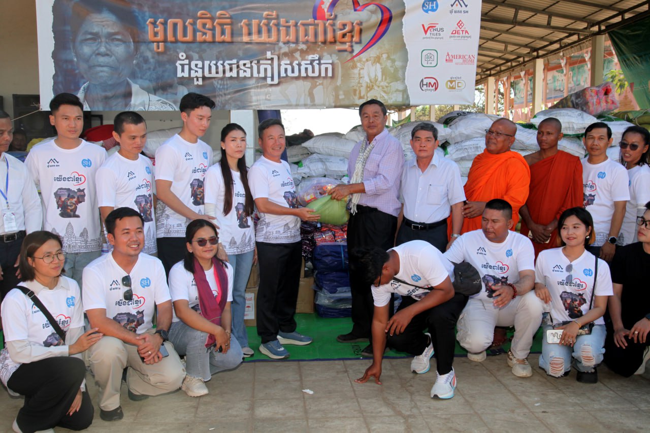ជនភៀសសឹក ១ ០០០គ្រួសារ ទទួលបានស្បៀងអាហារ និងសម្ភារចាំបាច់ពីសម្ព័ន្ធក្រុមហ៊ុនសុខហេង និង មូលនិធិយើងជាខ្មែរ