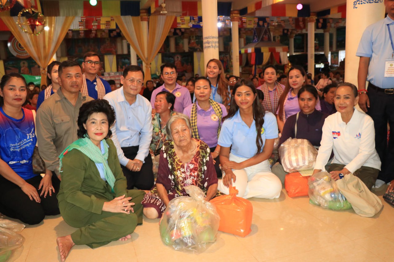 គ្រួសារភៀសសឹក ១៩០គ្រួសារ នៅស្រុកប្រាសាទបាគង ទទួលបានអំណោយឧបត្ថម្ភពីក្រុមការងាររាជរដ្ឋាភិបាល និងសប្បុរសជន