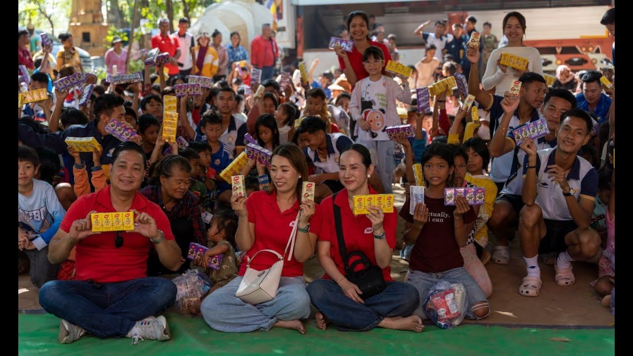 គ្រួសារកងទ័ព និងជនភៀសសឹកនៅក្នុងស្រុកស្រីស្នំ ទទួលបានអំណោយជាស្បៀងអាហារពីសប្បុរសជន