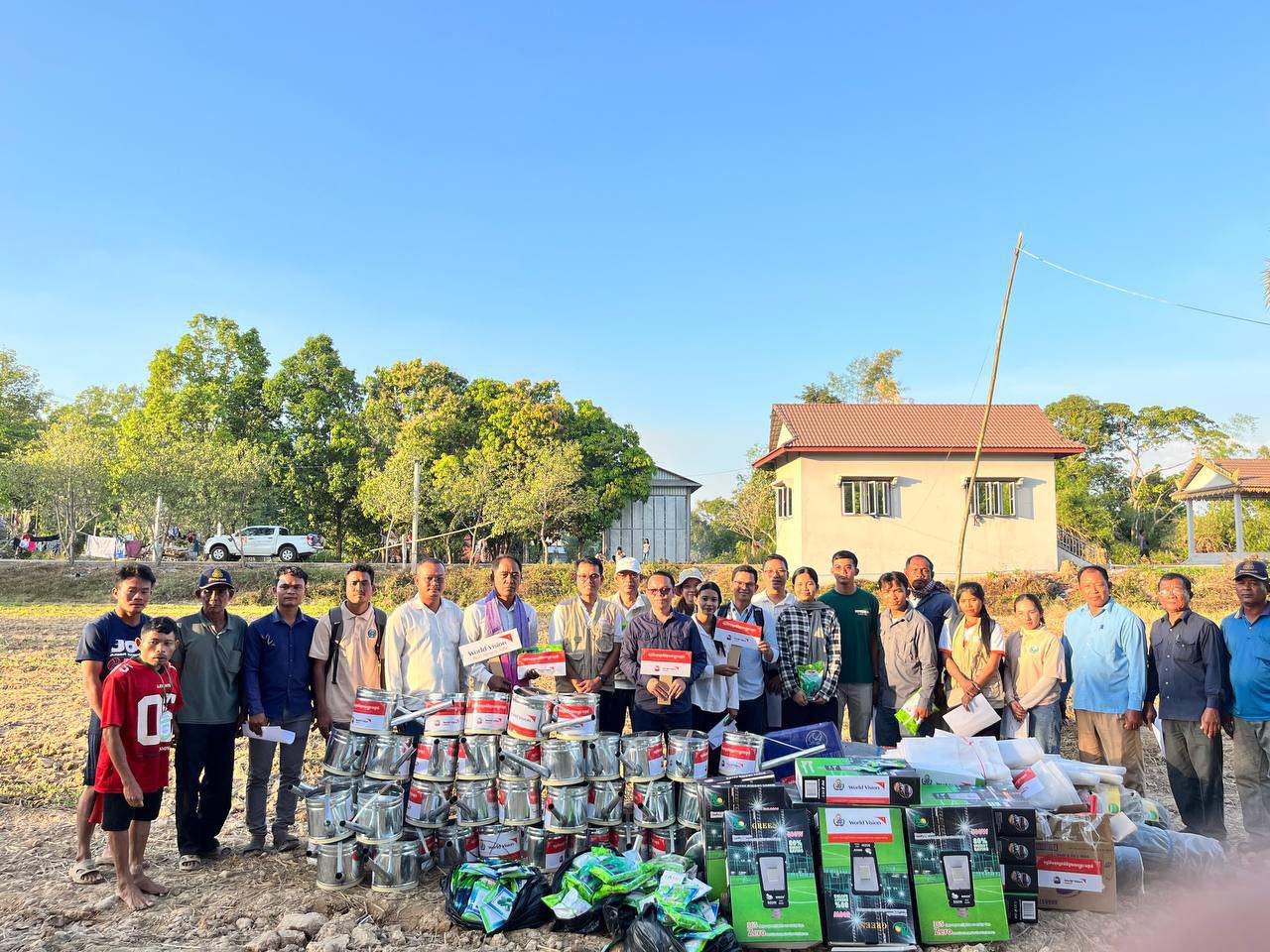 អង្គការទស្សនៈពិភពលោកអន្តរជាតិ ប្រគល់គ្រាប់ពូជ និងសម្ភារកសិកម្ម ជូនមណ្ឌលសុវត្ថិភាពចំនួន ១០ទីតាំង ក្នុងស្រុកក្រឡាញ់