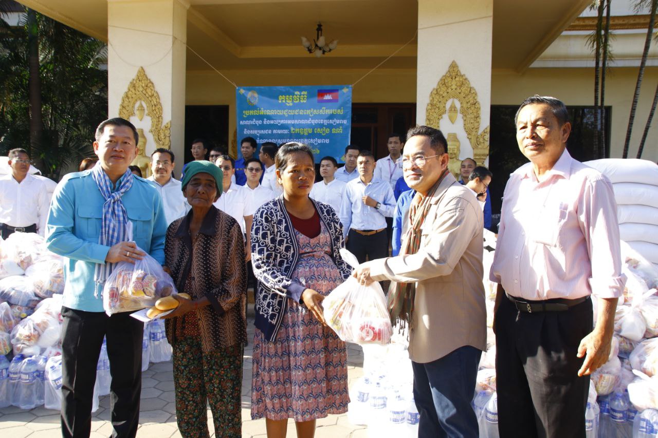 គ្រួសារកងទ័ព និងជនភៀសសឹក ១៦០គ្រួសារ ទទួលអំណោយជាស្បៀងអាហារពីសាលាដំបូង និងអយ្យការអមសាលាដំបូងខេត្តសៀមរាប