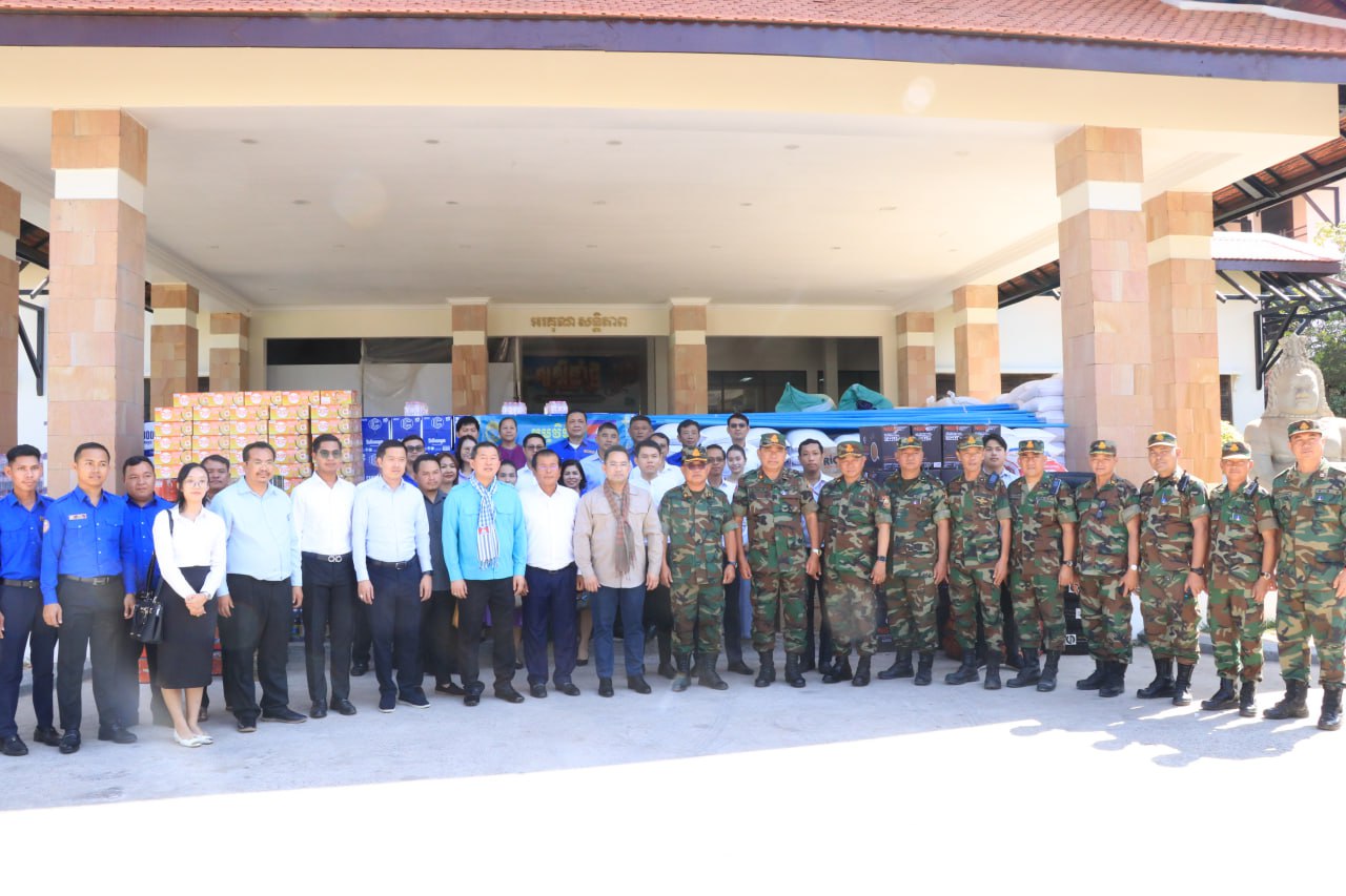 សាលាដំបូងខេត្តសៀមរាប នាំយកអំណោយជួយដល់កងទ័ពជួរមុខ និងប្រជាពលរដ្ឋភៀសសឹកក្នុងភូមិសាស្ត្រខេត្តសៀមរាប