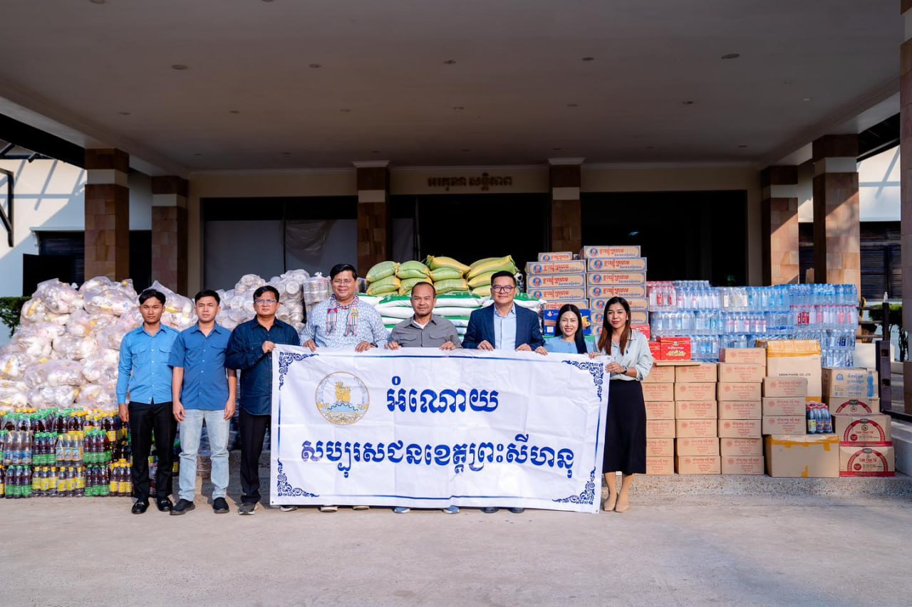 រដ្ឋបាលខេត្តសៀមរាប ទទួលអំណោយពីសប្បុរសជនខេត្តព្រះសីហនុ ដើម្បីផ្គត់ផ្គង់ដល់គ្រួសារវីរកងទ័ពជួរមុខ និងបងប្អូនភៀសសឹក